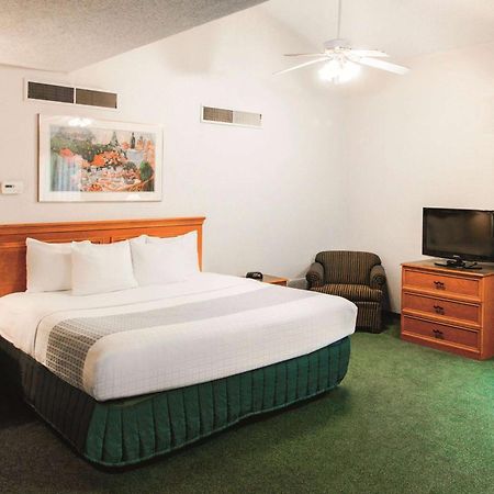 La Quinta Inn By Wyndham Indianapolis Airport Lynhurst Екстериор снимка